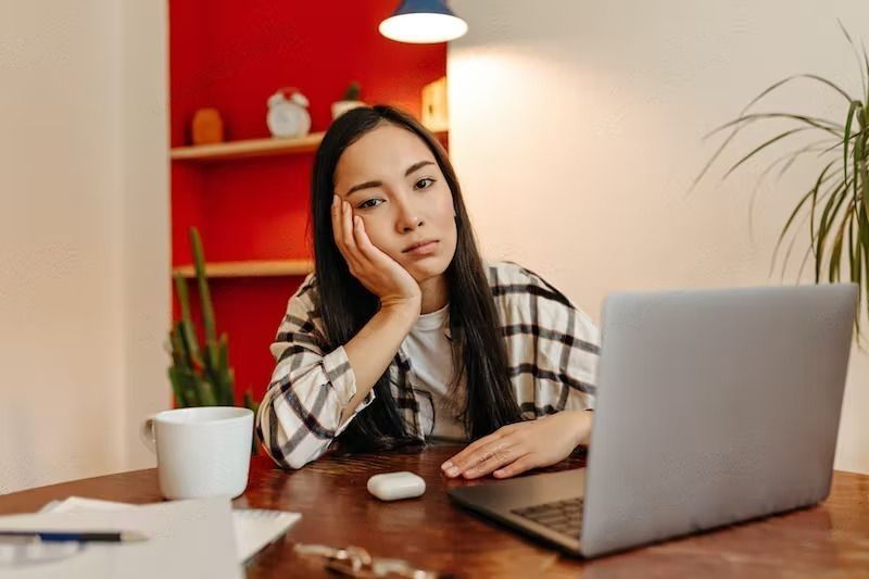 When Can a Woman Get Pregnant? A tired looking woman looking at the laptop