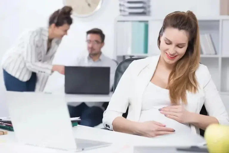 How to Tell Your Boss You're Pregnant